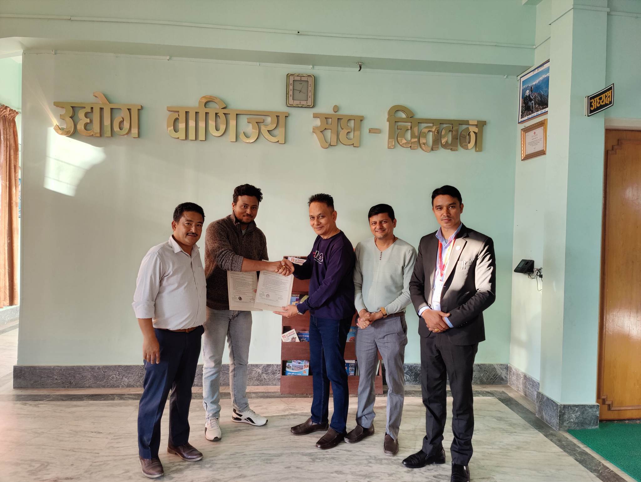 चितवन महोत्सवको तयारी तिब्र अल्फा ईलेक्ट्रोनिक्सले महोत्सवलाई मुख्य प्रायोजन गर्ने ।